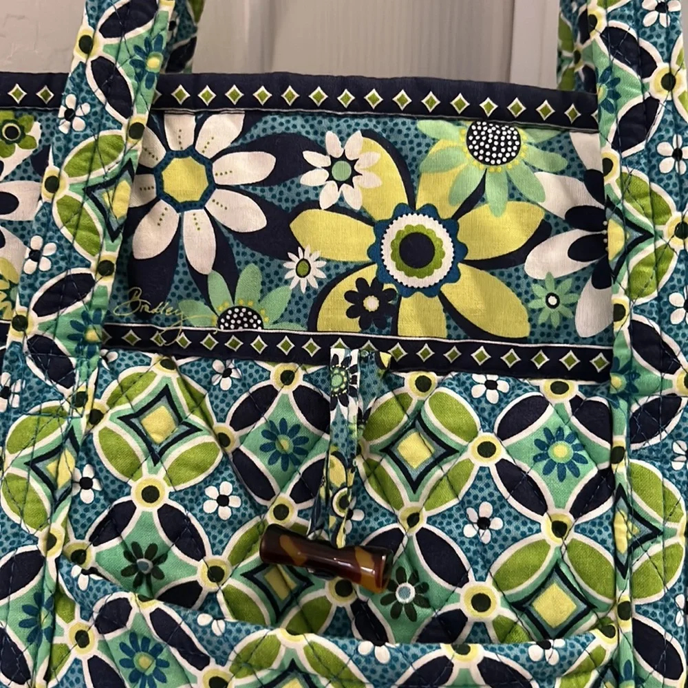 Vera Bradley Tote - Picture 3 of 6